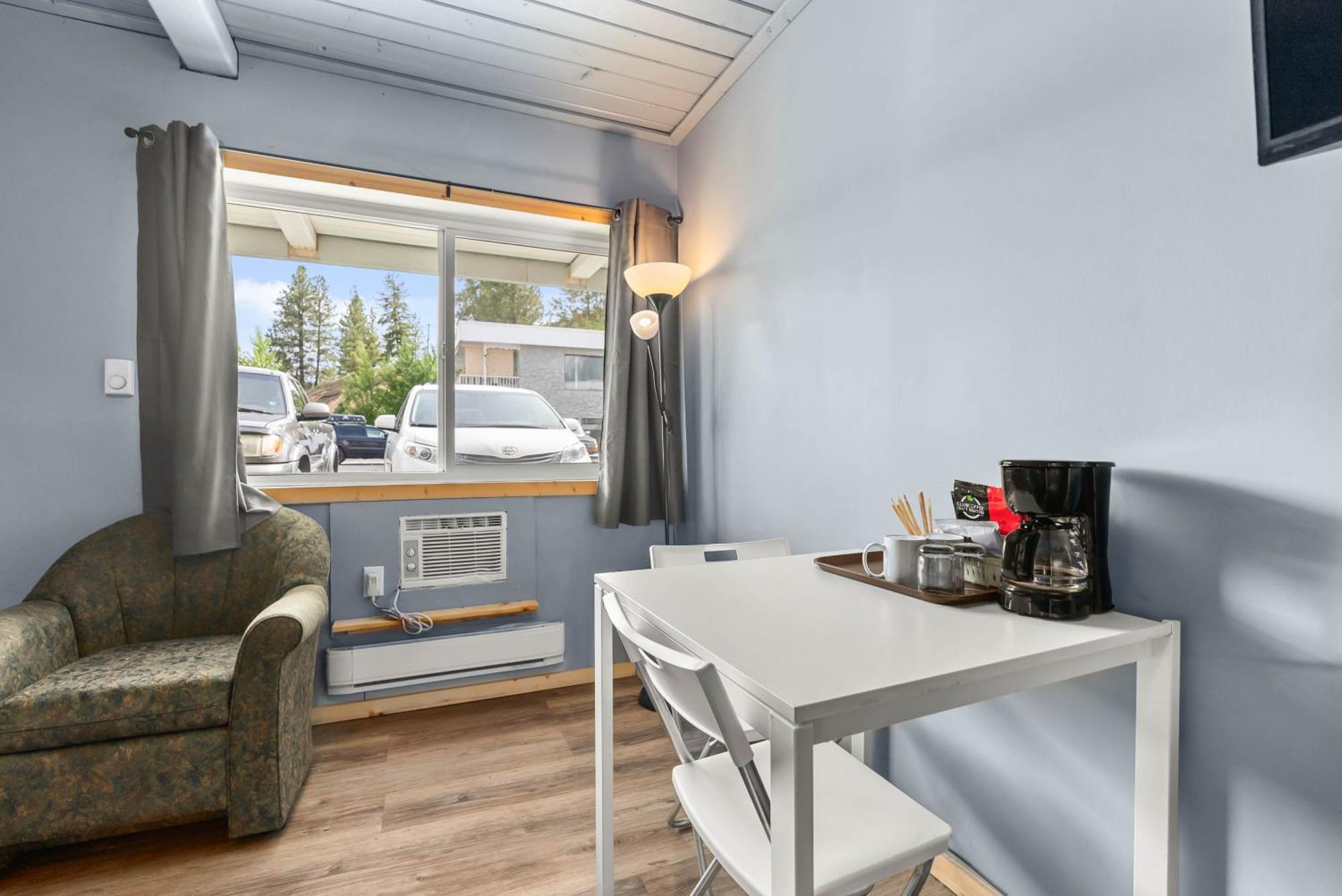 The Villager Inn Princeton Motel ภายนอก รูปภาพ